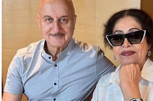 Anupam Kher narrating LA airport incident involving Kirron Kher’s joke